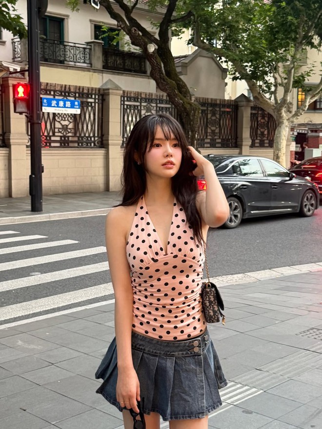 Chị em từ châu Á đến trời Tây đang chìm đắm với đồ chấm bi, tưởng "ô dề" ai ngờ đẹp và sang thôi nhé!- Ảnh 21.