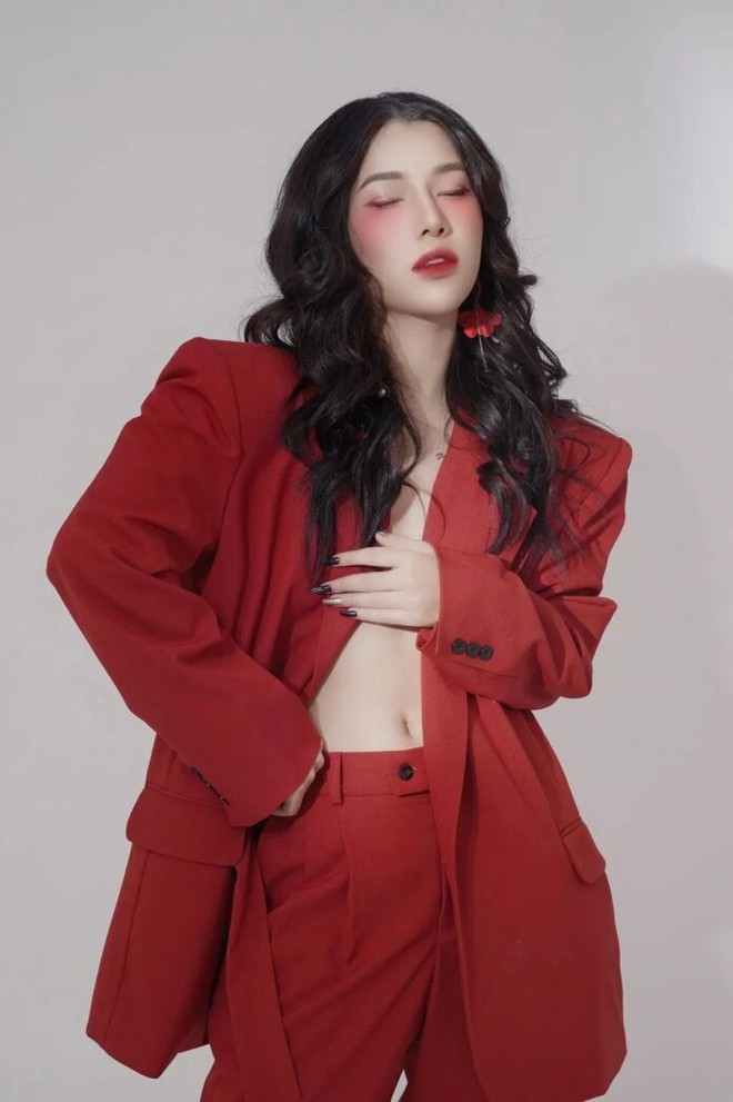 Quá khứ không "gồng cứng người" của "Em Xinh" LyHan- Ảnh 3.