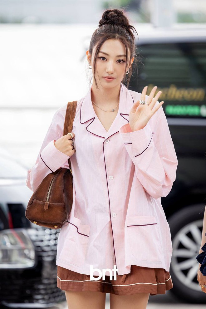 "Bản sao Park Min Young" mặc đồ ngủ ra sân bay, Dispatch khen hết lời- Ảnh 2. "Bản sao Park Min Young" mặc đồ ngủ ra sân bay, Dispatch khen hết lời- Ảnh 2.