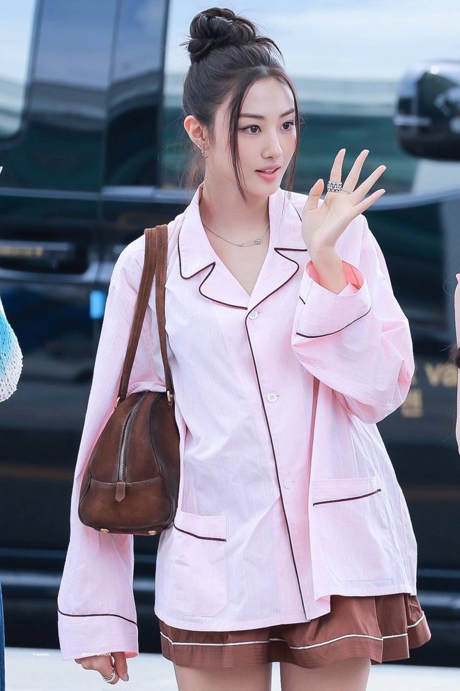 "Bản sao Park Min Young" mặc đồ ngủ ra sân bay, Dispatch khen hết lời- Ảnh 3. "Bản sao Park Min Young" mặc đồ ngủ ra sân bay, Dispatch khen hết lời- Ảnh 3.