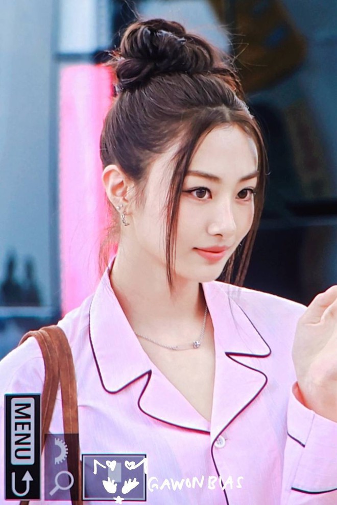 "Bản sao Park Min Young" mặc đồ ngủ ra sân bay, Dispatch khen hết lời- Ảnh 5. "Bản sao Park Min Young" mặc đồ ngủ ra sân bay, Dispatch khen hết lời- Ảnh 5.