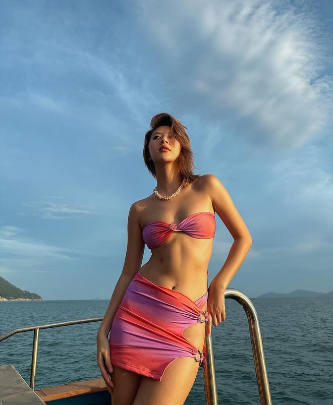 Đôi bạn "gương vỡ lại lành" đọ bikini: Chi Pu khoe body nuột nà, Quỳnh Anh Shyn "flex" cơ bụng số 11- Ảnh 29.