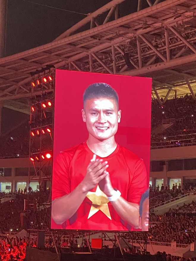 Quang Hải dẫn Chu Thanh Huyền đến dự concert, màn đọ sắc với Ánh Viên đời thực gây sốt!- Ảnh 3.