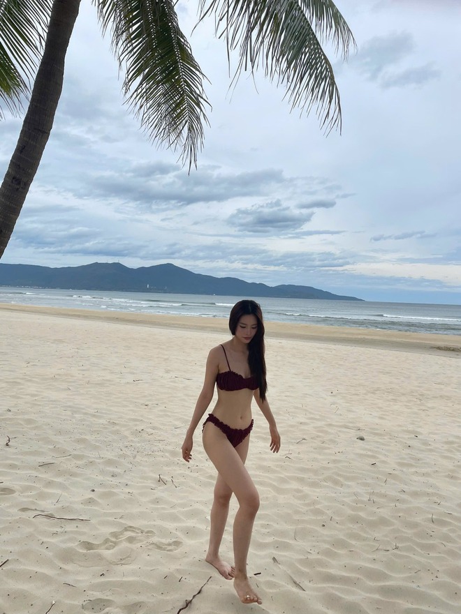 Tiểu Vy mặc bikini đẹp ác liệt, visual lẫn body đều chuốc say người ngắm- Ảnh 4.