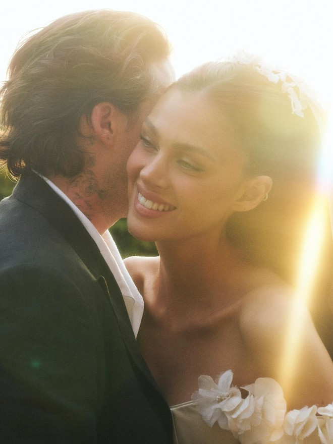Vợ chồng con cả nhà Beckham tung loạt ảnh nét căng như "cưới lần hai", nhà nội không một ai được mời!- Ảnh 7.