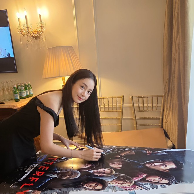Bị chê "nhăn nheo như bà già", nhưng Kim Tae Hee còn có trong tay 1 điều khiến ai cũng phải ghen tỵ!- Ảnh 4. Bị chê "nhăn nheo như bà già", nhưng Kim Tae Hee còn có trong tay 1 điều khiến ai cũng phải ghen tỵ!- Ảnh 4.