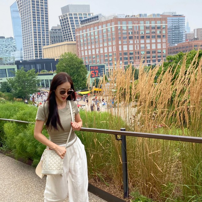 Bị chê "nhăn nheo như bà già", nhưng Kim Tae Hee còn có trong tay 1 điều khiến ai cũng phải ghen tỵ!- Ảnh 7. Bị chê "nhăn nheo như bà già", nhưng Kim Tae Hee còn có trong tay 1 điều khiến ai cũng phải ghen tỵ!- Ảnh 7.