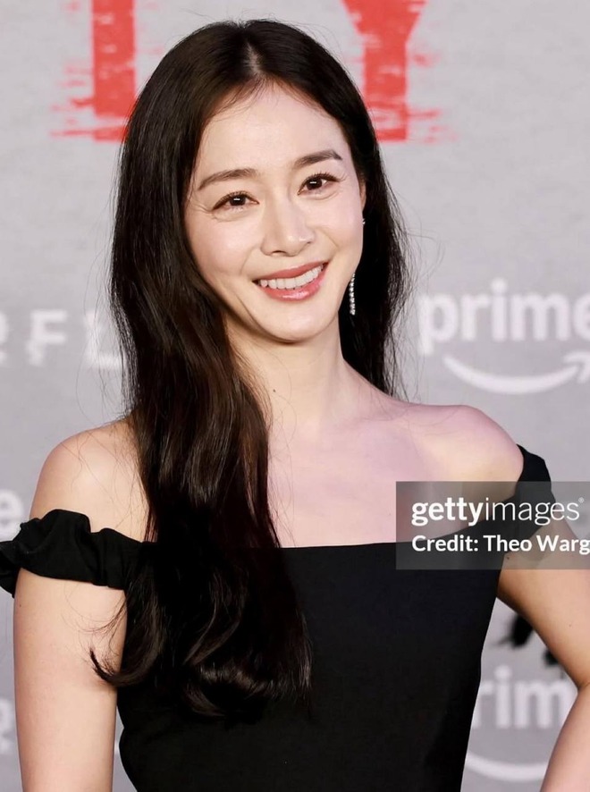 Bị chê "nhăn nheo như bà già", nhưng Kim Tae Hee còn có trong tay 1 điều khiến ai cũng phải ghen tỵ!- Ảnh 2. Bị chê "nhăn nheo như bà già", nhưng Kim Tae Hee còn có trong tay 1 điều khiến ai cũng phải ghen tỵ!- Ảnh 2.