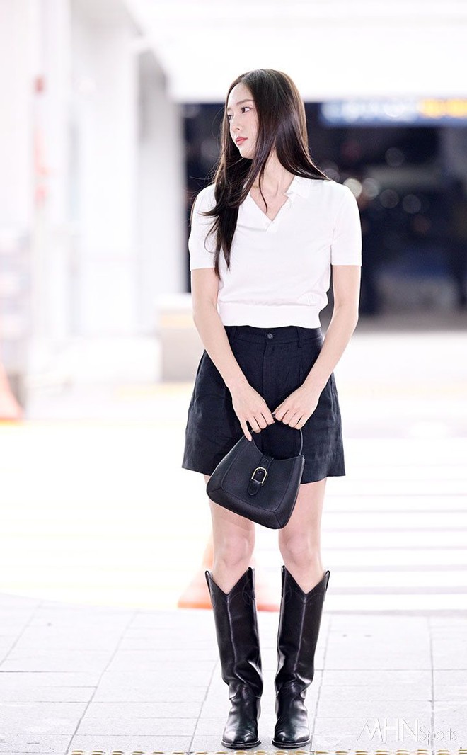 Công chúa “chảnh nhất” Kpop cân đồ hiệu đẹp hơn người mẫu, từng mặc áo mưa cũng viral- Ảnh 21.