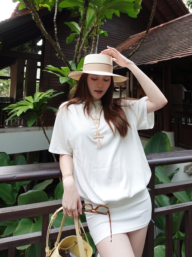 Chị gái Thiều Bảo Trâm tự nhận mặc gì cũng đẹp- Ảnh 17. Chị gái Thiều Bảo Trâm tự nhận mặc gì cũng đẹp- Ảnh 17.