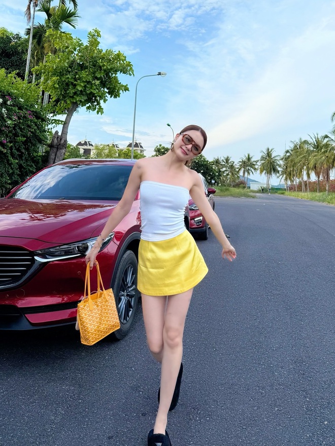 Chị gái Thiều Bảo Trâm tự nhận mặc gì cũng đẹp- Ảnh 15. Chị gái Thiều Bảo Trâm tự nhận mặc gì cũng đẹp- Ảnh 15.
