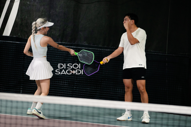 Em xinh Phương Ly khoe body nóng bỏng trên sân khấu, vào sân pickleball lại thành "chill girl", xinh bất chấp "cam thường"- Ảnh 8.