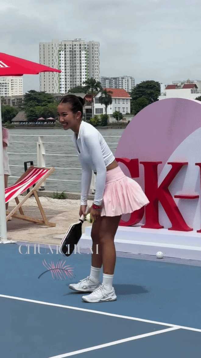 Sân pickleball nóng nhất hôm nay: Loạt hot girl tụ họp, nhan sắc cỡ này vẫn bị body shaming?- Ảnh 4. Sân pickleball nóng nhất hôm nay: Loạt hot girl tụ họp, nhan sắc cỡ này vẫn bị body shaming?- Ảnh 4.