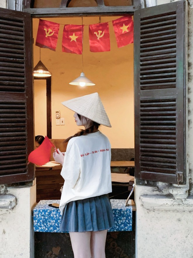 Cờ Tổ quốc, áo in hình sao vàng... "sốt" mọi sàn TMĐT: Chốt đơn là cách nói lời yêu Việt Nam!- Ảnh 6.