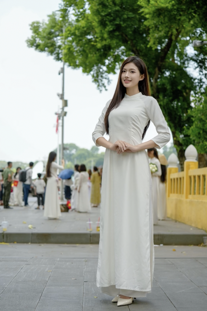 Khách Trung Quốc đến Việt Nam chụp ngẫu nhiên 100 cô gái gặp trên đường, khui trúng "sít rịt": Netizen xứ tỷ dân sốc- Ảnh 3.