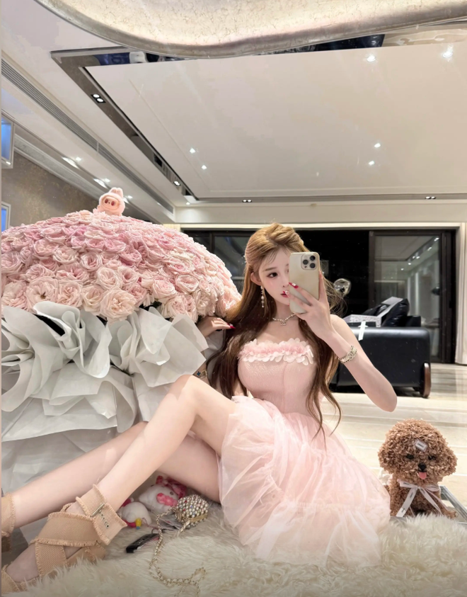 Hot nhất hot hôm nay ở Thượng Hải: Phú nhị đại tặng bạn gái Rolls-Royce 20 tỷ màu hồng, vượt xa cổ tích- Ảnh 7.