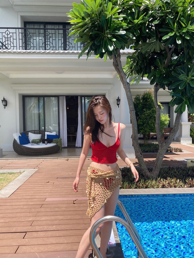 Gái Hàn nô nức khoe dáng check in ở biển Việt Nam, từng khung hình xinh hết nấc!- Ảnh 17.