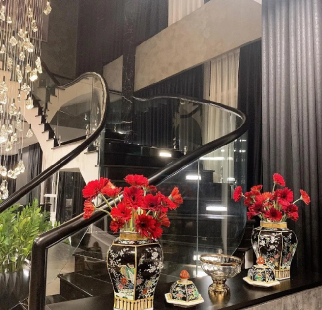 Penthouse 2 tầng rộng 400m2 ở TP.HCM: Nơi Hoàng Thuỳ Linh dưỡng thai, Đen Vâu lên chức bố- Ảnh 4.