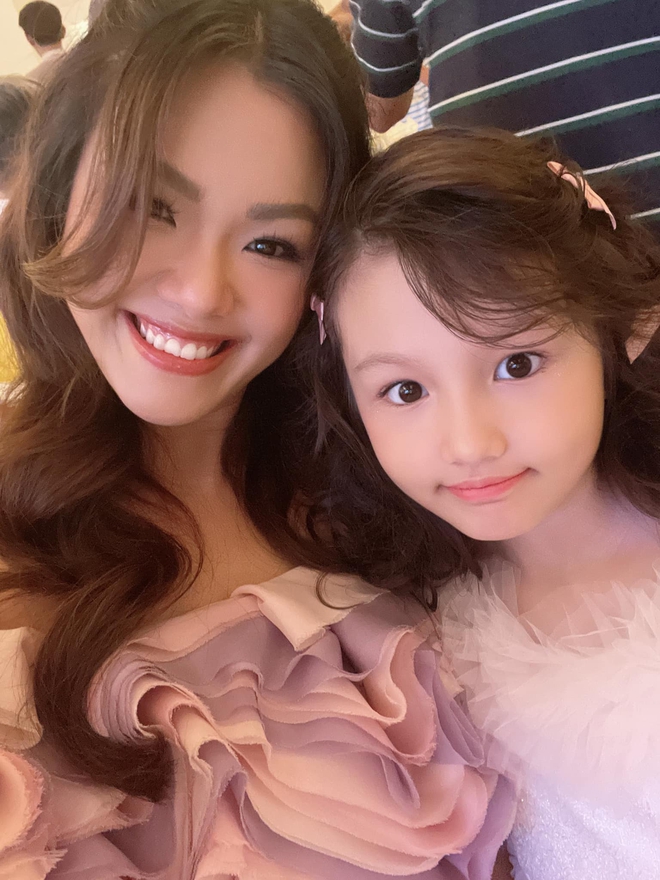 Con gái 9 tuổi lai Tây của ca sĩ Phương Vy Idol đã thần thái cỡ này?- Ảnh 6.
