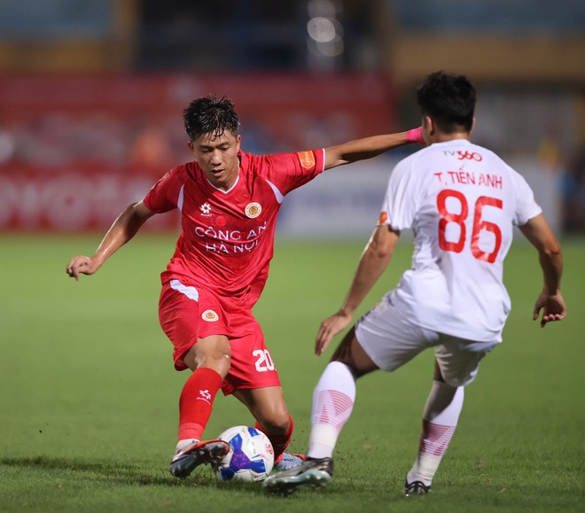 Cam thường bắt trọn nhan sắc Chu Thanh Huyền trên sân Hàng Đẫy cổ vũ Quang Hải, liệu có khác xa ảnh trên mạng?- Ảnh 12.