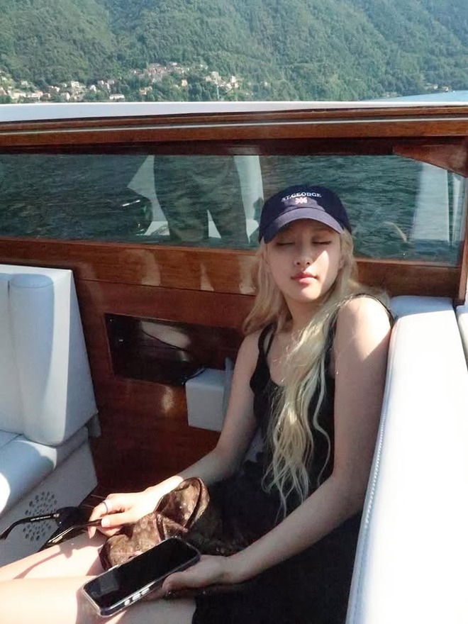 Rosé giàu trên đỉnh chúng sinh, vậy mà vẫn mê tít 1 món đồ rẻ chạm đáy 400.000đ- Ảnh 4.