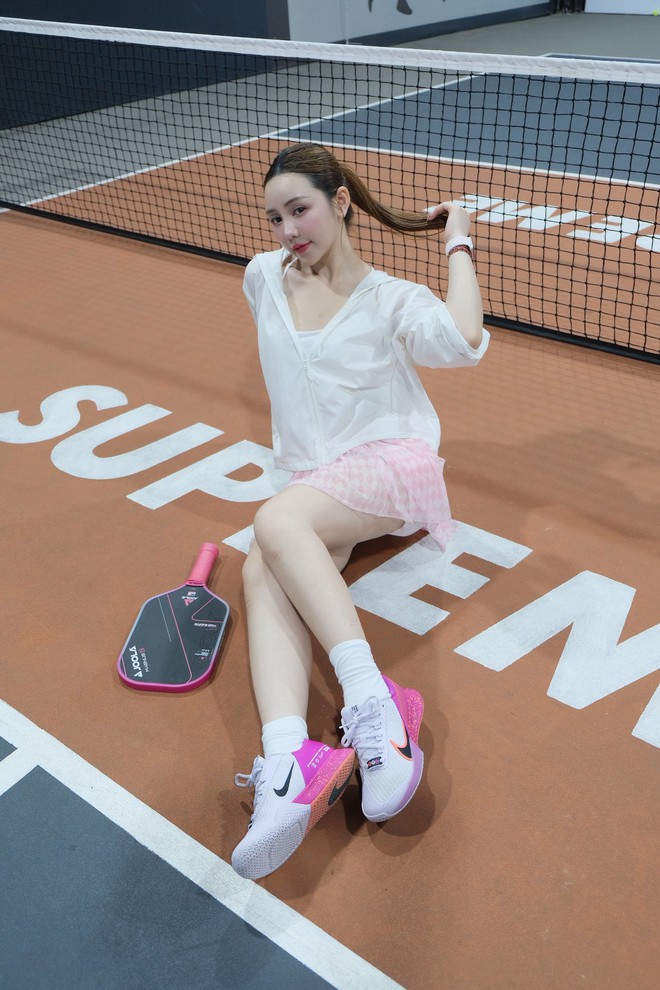 Quỳnh Kool chăm tập pickleball, trở lại phim Việt giờ vàng gây tranh cãi, tăng lên 7kg nhan sắc vẫn ngọt ngào “vạn người mê”- Ảnh 9.