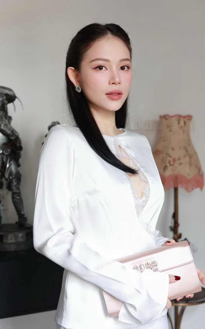 Con dâu gia tộc 3000 tỷ lôi thứ này ra khoe, ai nhìn cũng ham muốn "ước gì mình sở hữu"!- Ảnh 1.