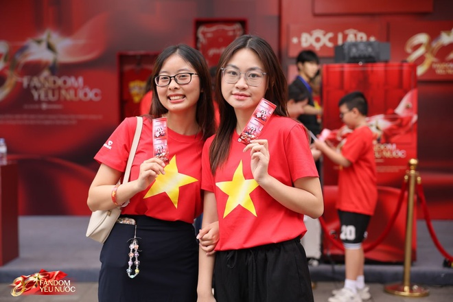 Lý giải sức hút của Booth Fandom Yêu Nước tại sự kiện hot nhất Hồ Gươm hôm nay!- Ảnh 14.