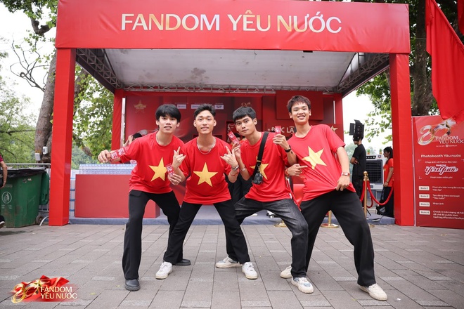 Lý giải sức hút của Booth Fandom Yêu Nước tại sự kiện hot nhất Hồ Gươm hôm nay!- Ảnh 13.