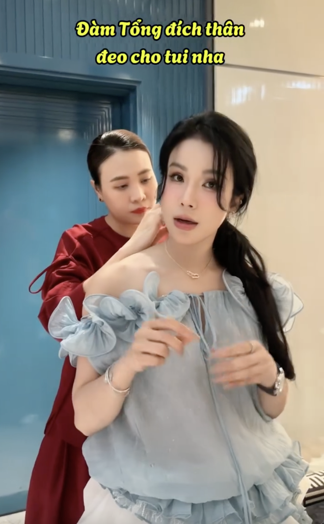 Diệp Lâm Anh có bạn thân phú bà kiểu: Đến ăn sinh nhật con gái Đàm Thu Trang nhưng lãi ngay vòng cổ trăm triệu- Ảnh 6.