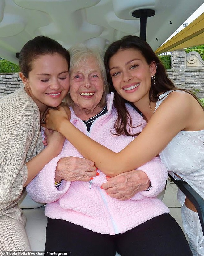 Sự thật về tin đồn "nghỉ chơi" giữa vợ chồng con cả nhà Beckham và Selena Gomez- Ảnh 7.
