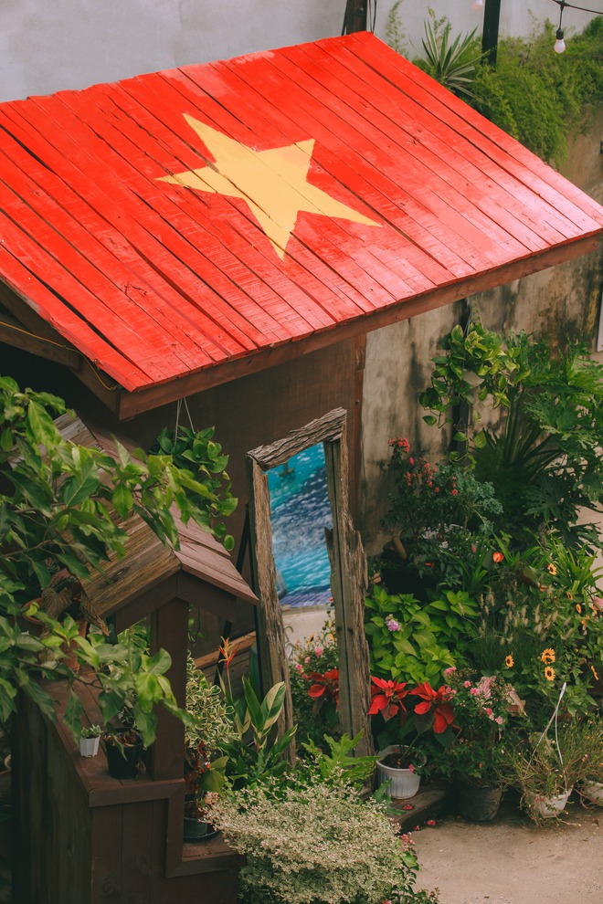 10 quán cà phê phủ đỏ cờ hoa, rực rỡ nhất Hà Nội ngay lúc này!- Ảnh 4.