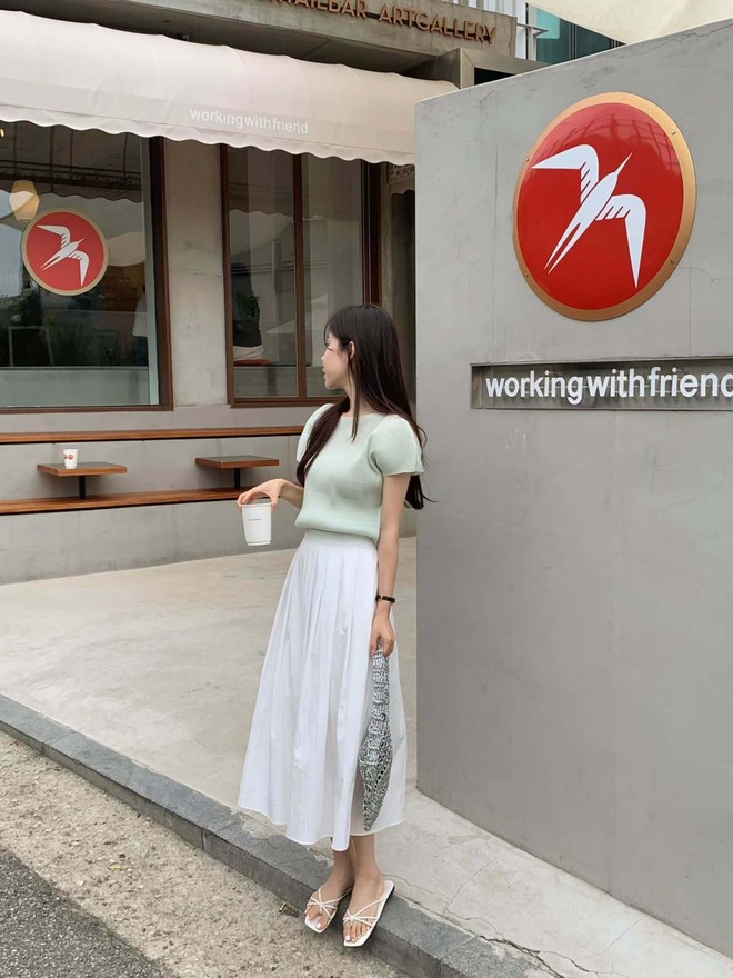 4 xu hướng chân váy công sở hot nhất hiện tại, sang thu mặc vẫn chuẩn mốt- Ảnh 9.