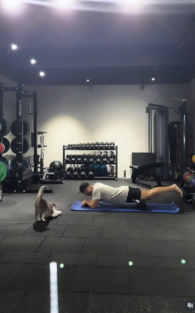 Touliver lộ diện khác lạ giữa loạt tin đồn hôn nhân rạn nứt với Tóc Tiên- Ảnh 2. Touliver lộ diện khác lạ giữa loạt tin đồn hôn nhân rạn nứt với Tóc Tiên- Ảnh 2.