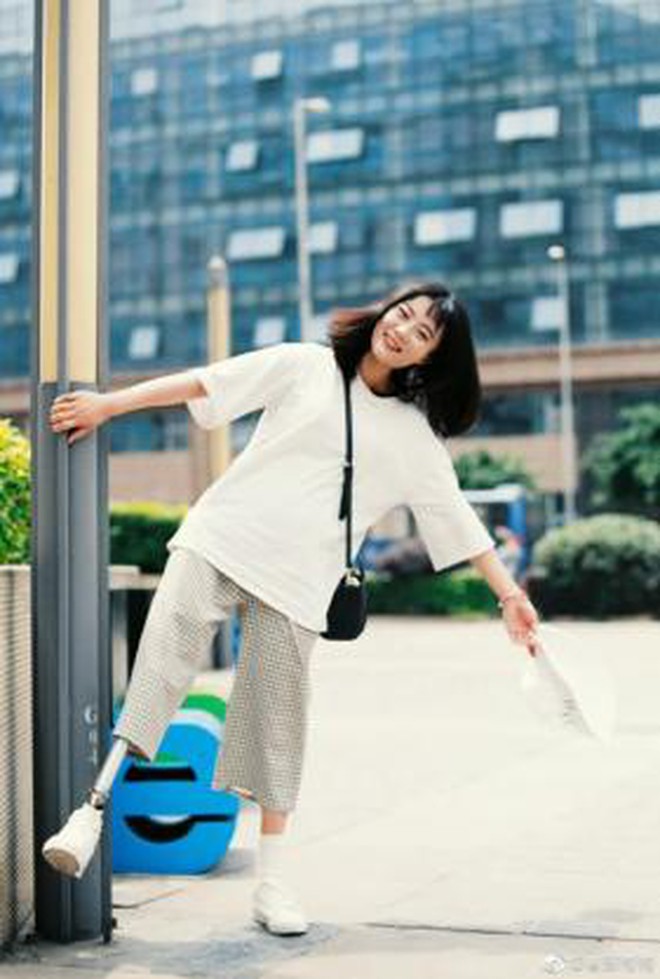 Chuyện tình “3 lần được cứu sống” của cô gái một chân và chàng lính cứu hoả điển trai - Ảnh 6.