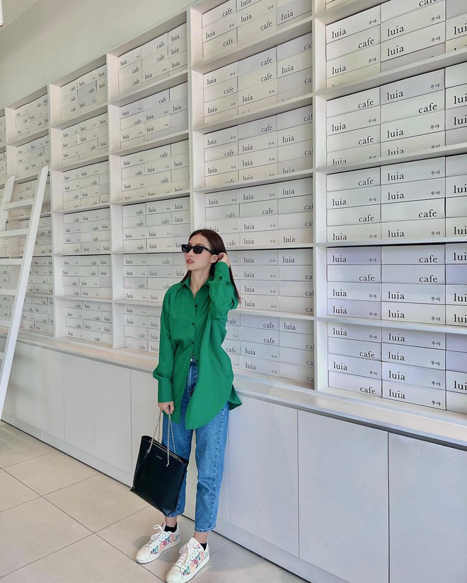 4 kiểu quần jeans không bao giờ lỗi mốt, được các mỹ nhân Việt diện từ năm này qua năm khác- Ảnh 1.