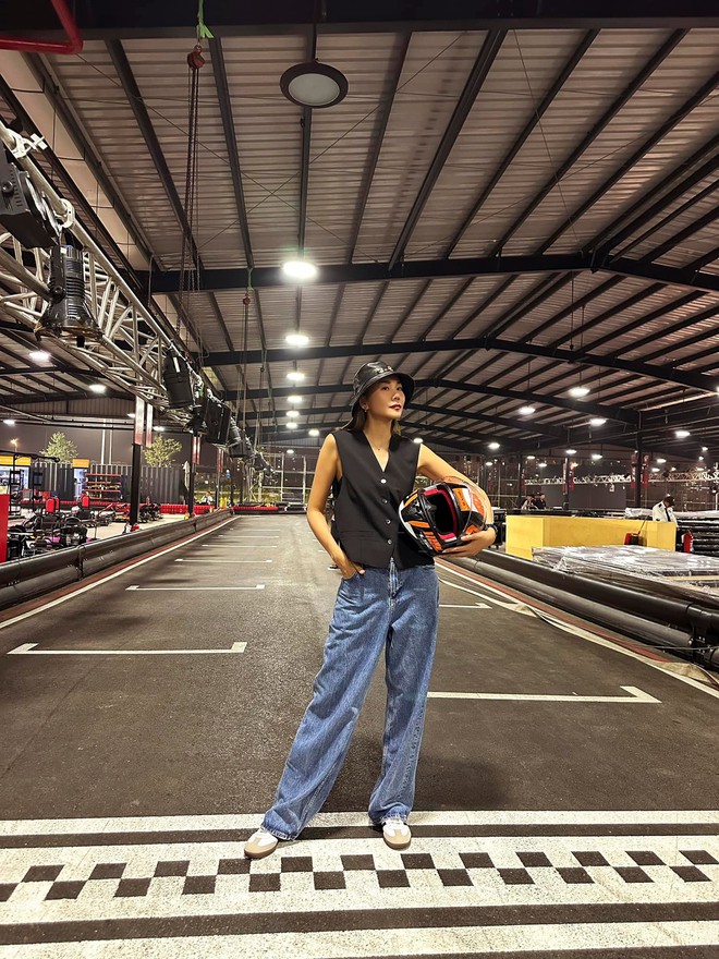 4 kiểu quần jeans không bao giờ lỗi mốt, được các mỹ nhân Việt diện từ năm này qua năm khác- Ảnh 10.