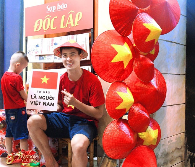 Duy Mạnh: "Mở rộng cửa nhà tặng kem, nước uống dịp A80, gia đình tôi muốn dạy các con về lòng yêu nước"- Ảnh 5.