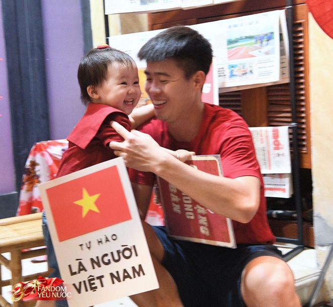 Duy Mạnh: "Mở rộng cửa nhà tặng kem, nước uống dịp A80, gia đình tôi muốn dạy các con về lòng yêu nước"- Ảnh 4.