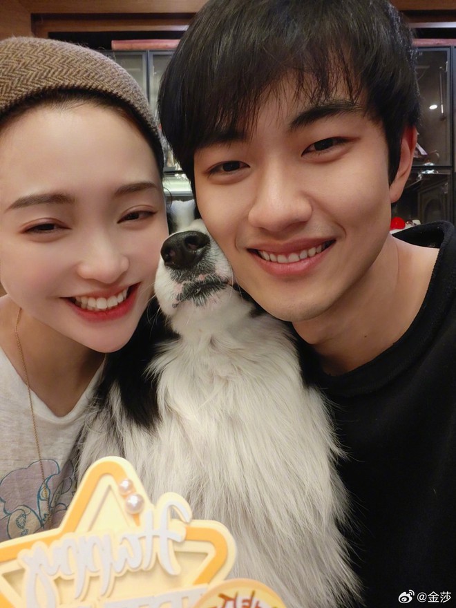 Nữ ca sĩ U45 nghi bị tình trẻ kém 25 tuổi "cắm sừng", "hồng hài nhi" lộ ảnh thân mật với gái lạ trong bar- Ảnh 5.