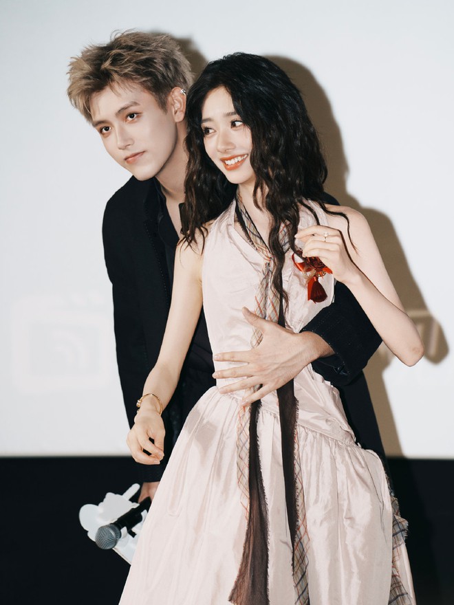 Bộ phim khiến khán giả quay lưng vì nam nữ chính diễn kém, "xào couple" lố lăng- Ảnh 2.