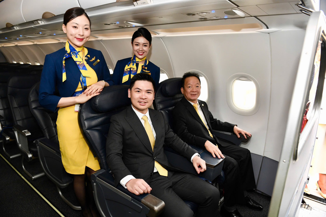 Vì sao gia đình doanh nhân nổi tiếng Việt Nam chuộng cà vạt màu vàng: Khám phá ý nghĩa sâu xa- Ảnh 10. Vì sao gia đình doanh nhân nổi tiếng Việt Nam chuộng cà vạt màu vàng: Khám phá ý nghĩa sâu xa- Ảnh 10.