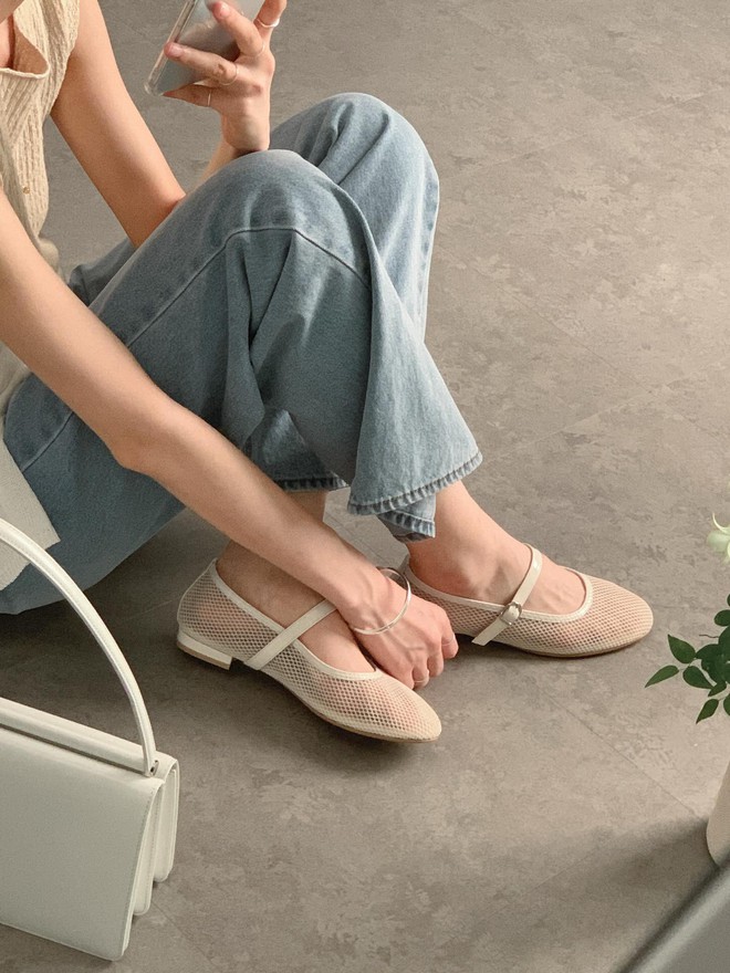 Phối 4 mẫu giày này với quần jeans, bộ cánh đơn giản nhất cũng trở nên sang ngút ngàn- Ảnh 2.