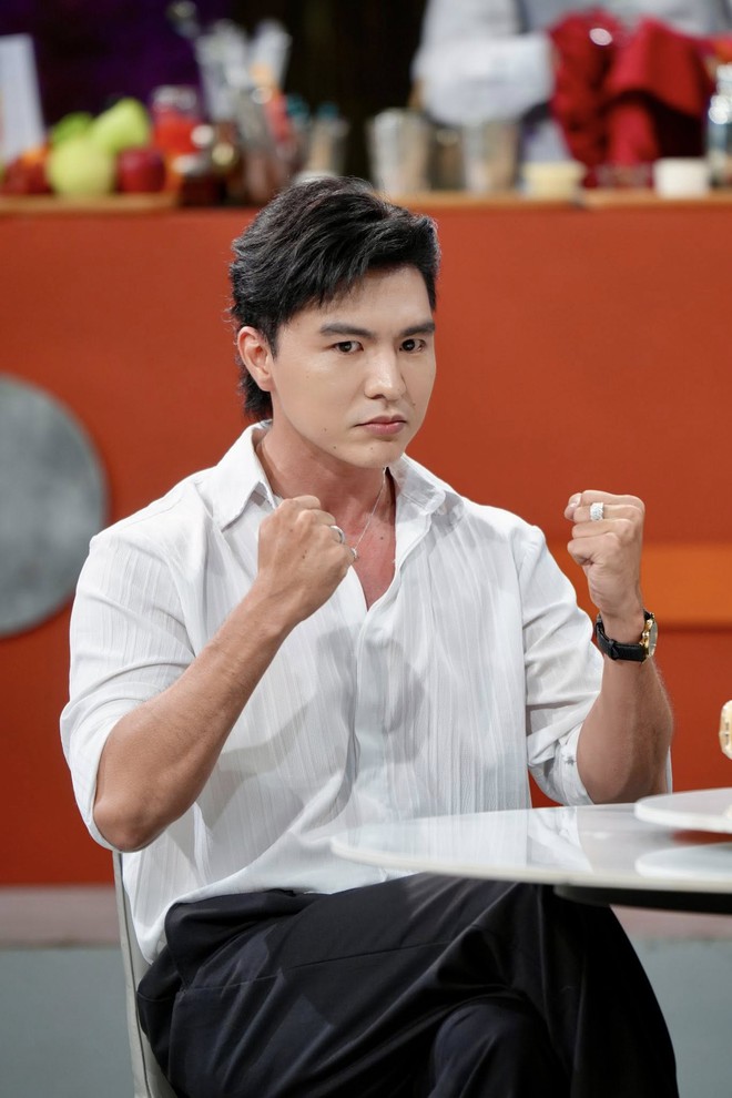 Nam diễn viên gây sốt phim Mưa đỏ: Giảm gấp 5kg để vào vai, hóa ra là tổng tài body "chiến" từng viral khắp MXH- Ảnh 5. Nam diễn viên gây sốt phim Mưa đỏ: Giảm gấp 5kg để vào vai, hóa ra là tổng tài body "chiến" từng viral khắp MXH- Ảnh 5.