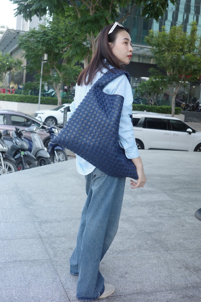 Cả nhà Cường Đô La chuộng áo của giới thượng lưu: Logo bé xíu mà mặc lên sang cỡ này- Ảnh 6.