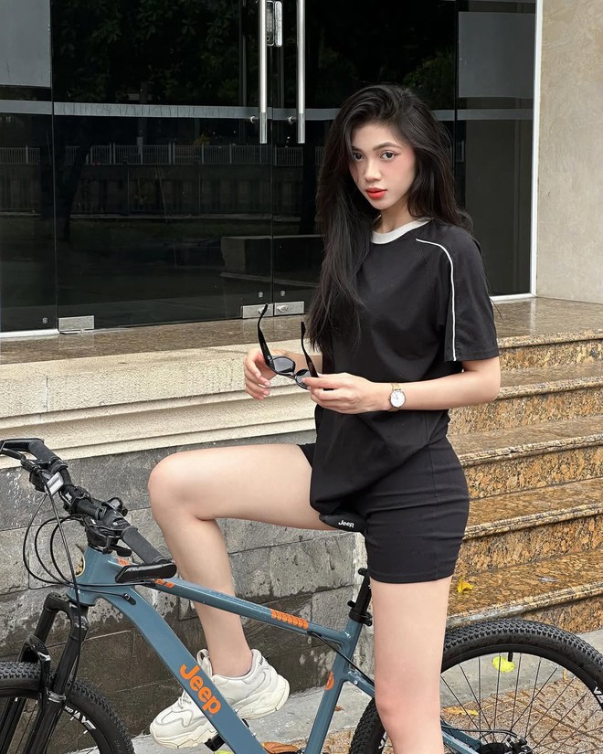 1 Á hậu tái hiện bộ váy táo bạo của Hoa hậu Thanh Thuỷ, nhan sắc có đủ "lấn lướt"?- Ảnh 14. 1 Á hậu tái hiện bộ váy táo bạo của Hoa hậu Thanh Thuỷ, nhan sắc có đủ "lấn lướt"?- Ảnh 14.