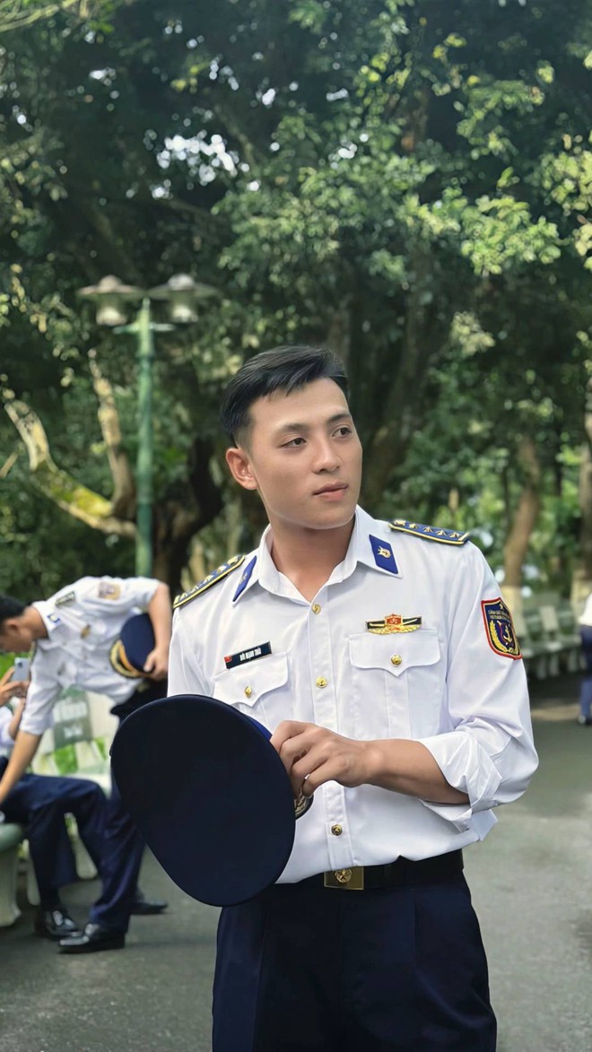 Danh tính người yêu trung uý Ngô Lâm Phương "sáng nhất" hôm nay: 10 điểm đẹp đôi, không ai nghĩ đến kịch bản này!- Ảnh 5.