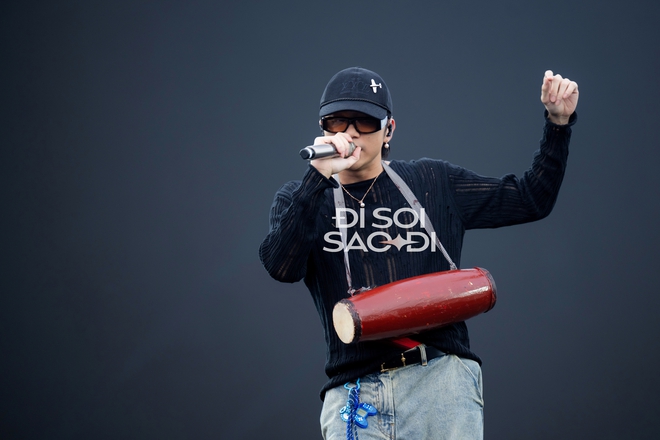 8Wonder 2025 trước giờ G: SOOBIN mặt mộc đi tổng duyệt, J Balvin rủ tlinh xuống phố làm 1 việc không ngờ tới!- Ảnh 1.