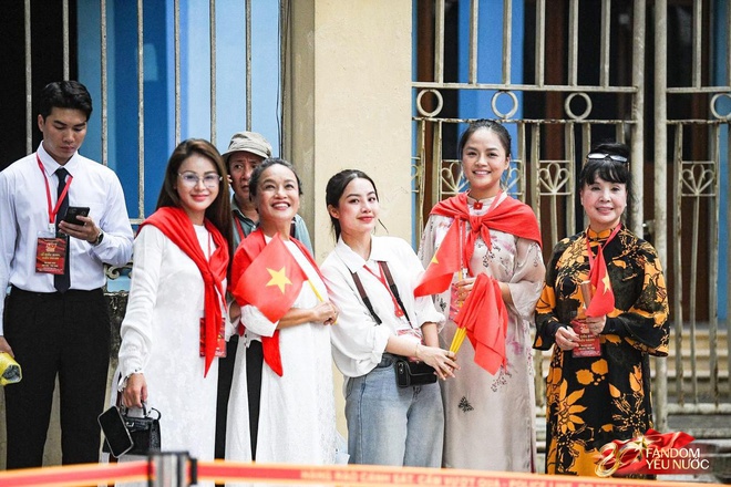 Đen Vâu, Hoàng Thuỳ Linh và loạt nghệ sĩ Việt xin được tham gia diễu hành dịp 2/9- Ảnh 9. Đen Vâu, Hoàng Thuỳ Linh và loạt nghệ sĩ Việt xin được tham gia diễu hành dịp 2/9- Ảnh 9.