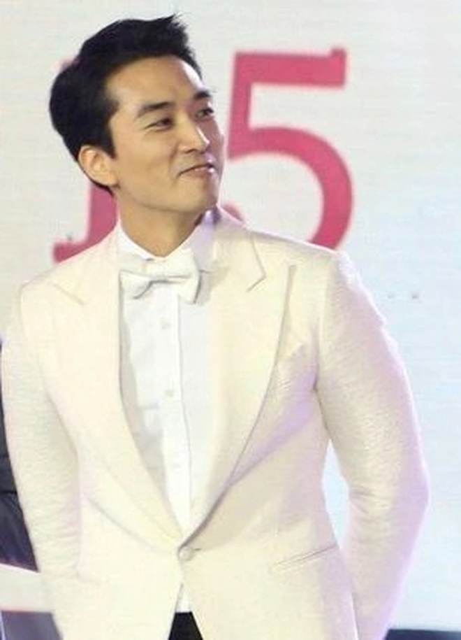 Cú tái hợp được mong ngóng nhất châu Á: Cô dâu Lưu Diệc Phi - chú rể Song Seung Hun cưới nhau sẽ thế nào?- Ảnh 19. Cú tái hợp được mong ngóng nhất châu Á: Cô dâu Lưu Diệc Phi - chú rể Song Seung Hun cưới nhau sẽ thế nào?- Ảnh 19.